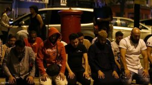 Muslims pray on a sidewalk in the Finsbury Park area of north London after a vehichle hit pedestrians, on June 19, 2017.  One person has been arrested after a vehicle hit pedestrians in north London, killing one and injuring eight according to police. Muslim leaders said worshippers were mown down after leaving a mosque. / AFP PHOTO / Daniel LEAL-OLIVAS        (Photo credit should read DANIEL LEAL-OLIVAS/AFP/Getty Images)