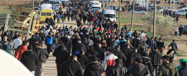 بالصور..توافد الفلسطينيين على حدود غزة للمشاركة في جمعة الوفاء للأبطال